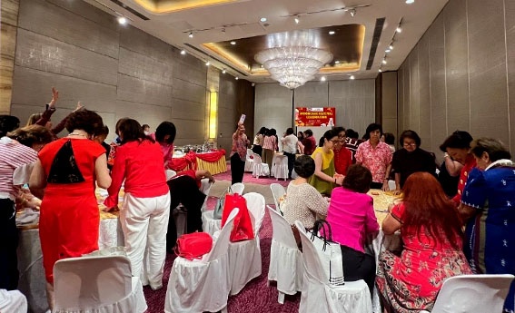 Shirley Licup at the Mooncake Festival Celebration 01