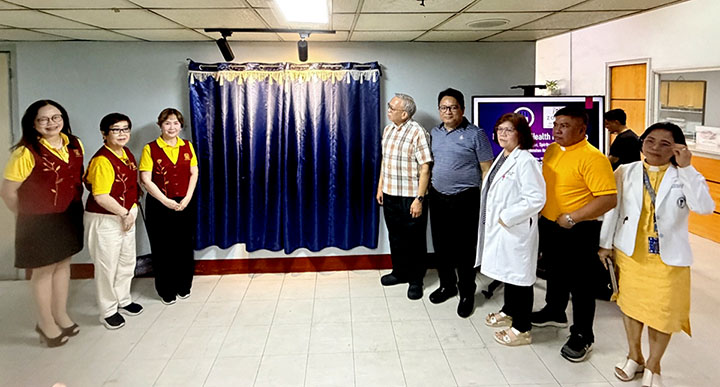 Shirley Licup leads the unveiling of the MArker at Mary Johnston Hospital 01