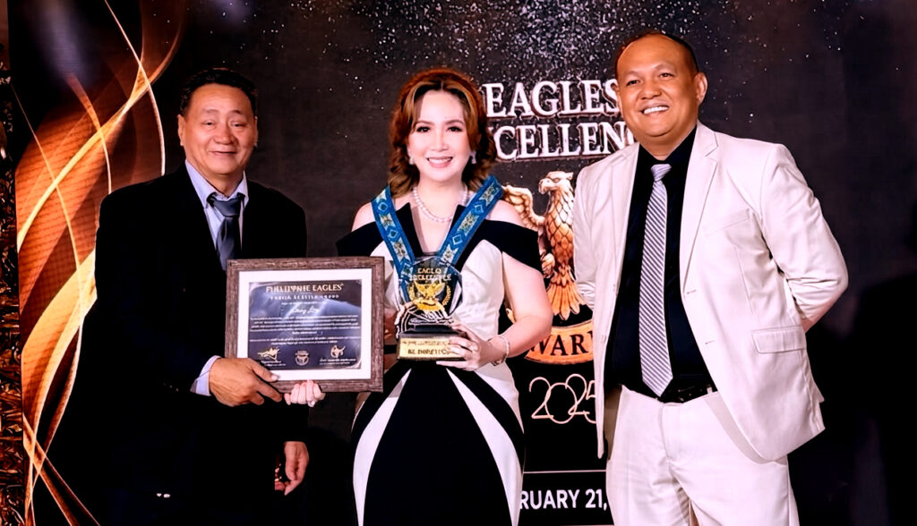 Hirly Licup receiving the Eagles Excellence Award